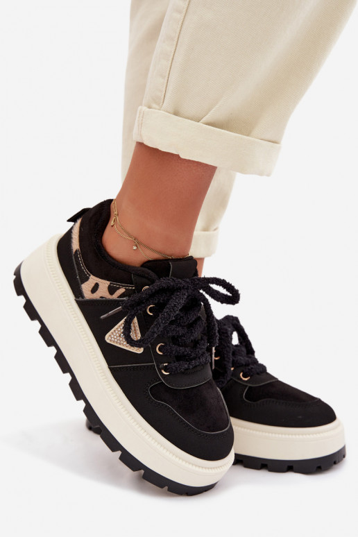 Scarpe modello sneakers Femminile con una piattaforma colore nero Florinda