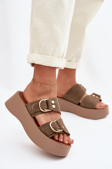 Pantofole da donna con piattaforma e fibbie dorate verdi Nelirae