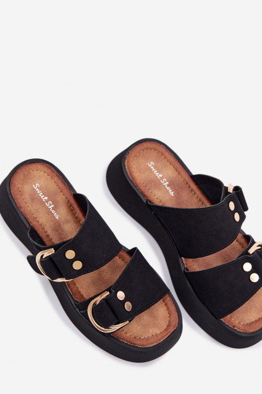 Pantofole da donna con una piattaforma Ze colore doratomi con fibbiemi colore nero Nelirae