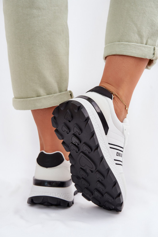 Scarpe modello sneakers Femminile con una piattaforma Big Star TT274882 Hi-Poly System Colore bianco