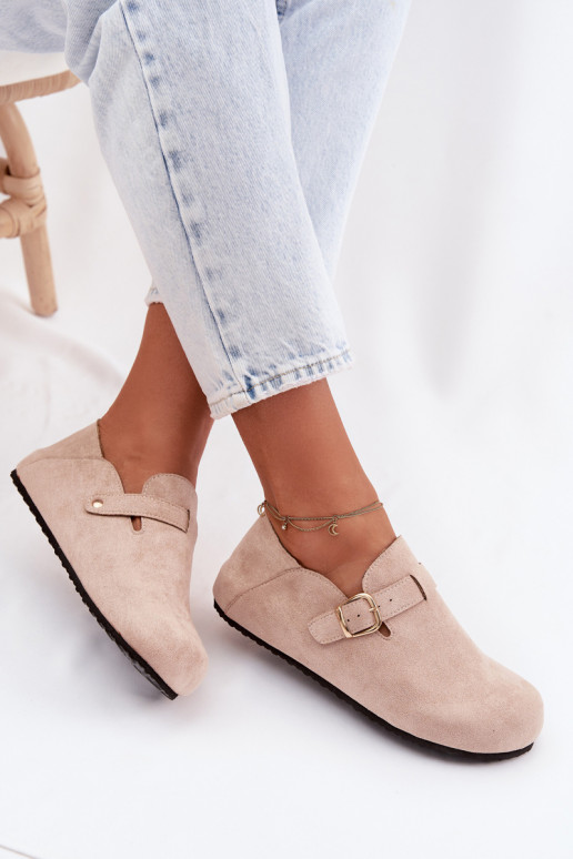 Scarpe da donna in pelle sintetica con fibbie dorate color sabbia Ismora