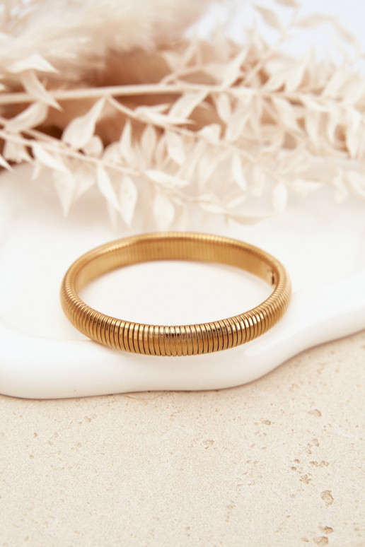 Un braccialetto Femminile dall acciaio inossidabile colore dorato