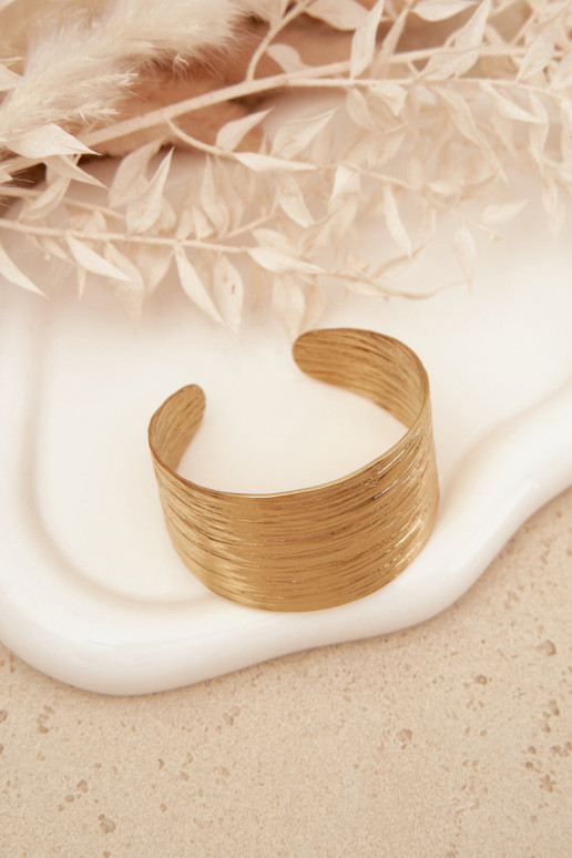 Un braccialetto Femminile dall acciaio inossidabile colore dorato