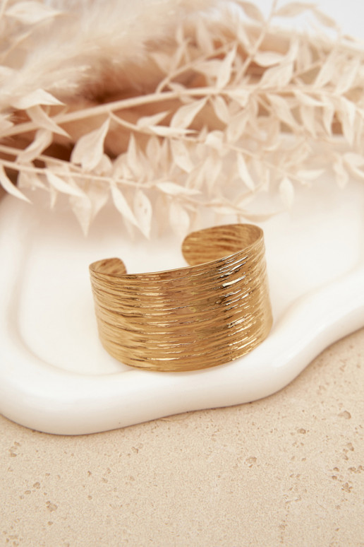 Un braccialetto Femminile dall acciaio inossidabile colore dorato