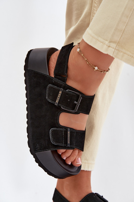 Sandali in camoscio con una piattaforma Big Star TT274237 colore nero