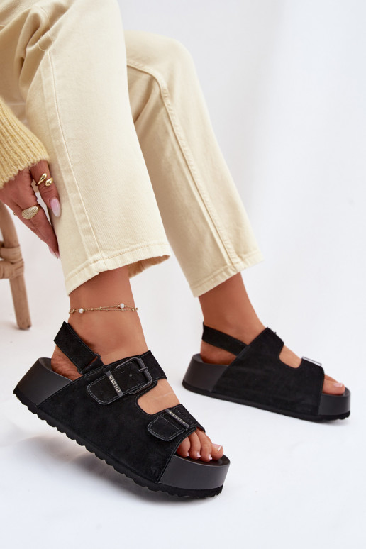 Sandali in camoscio con una piattaforma Big Star TT274237 colore nero