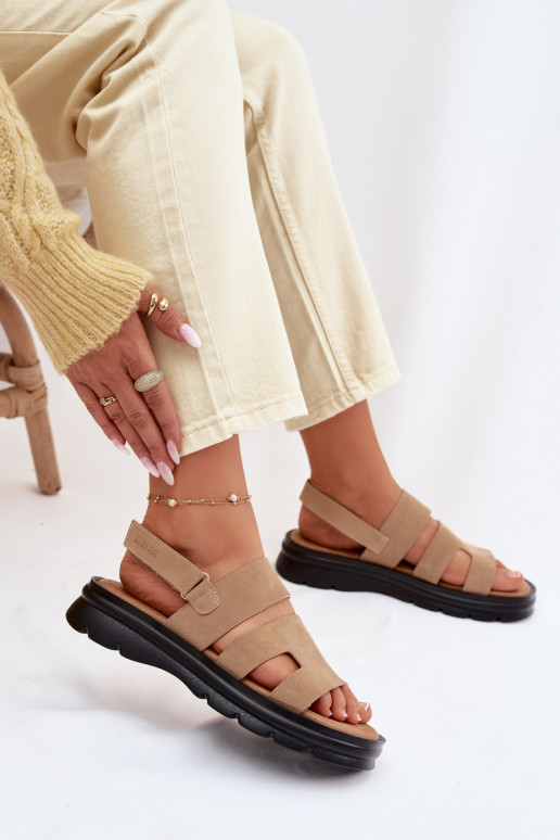 Sandali da donna dalla pelle scamosciata Big Star TT274482 beige