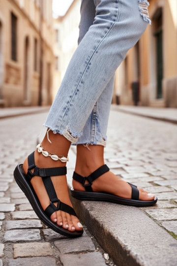 Sandali da donna in stile sportivo con chiusure adesive in colore nero Vilari 2