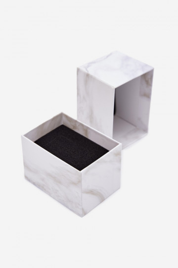 Una scatola Abilitato Orologio GG Luxe Colore bianco 2