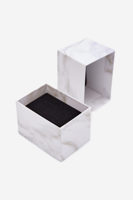 Una scatola Abilitato Orologio GG Luxe Colore bianco