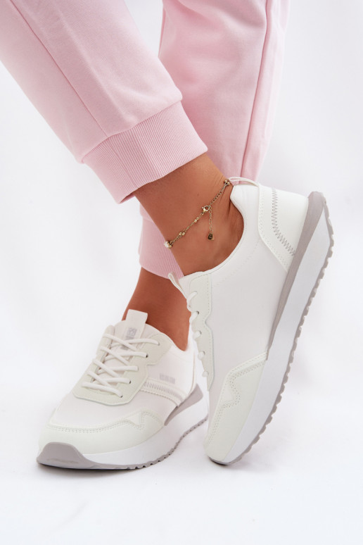 Scarpe modello sneakers Femminile con una piattaforma Big Star TT274279 Colore bianco