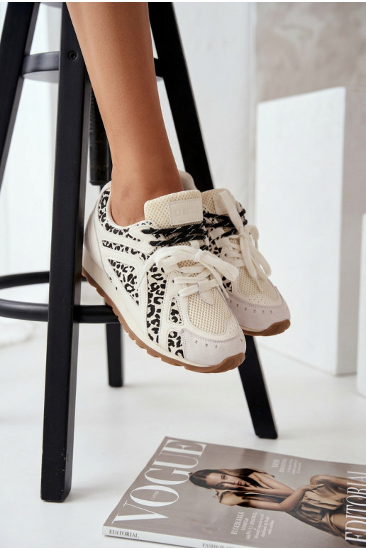 Pelle dalla pelle scamosciata Scarpe modello sneakers Femminile Big Star TT274548 Colore bianco