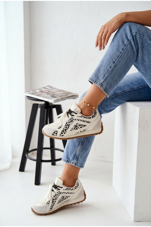 Pelle dalla pelle scamosciata Scarpe modello sneakers Femminile Big Star TT274548 Colore bianco