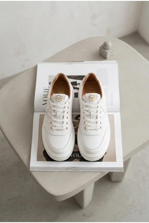 Pelle Scarpe modello sneakers Femminile con una piattaforma Vinceza 39976 Colore bianco