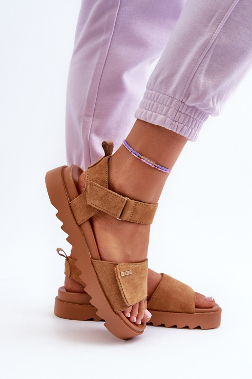 Femminile Sandali in camoscio con una piattaforma Big Star NN274705 colore marrone