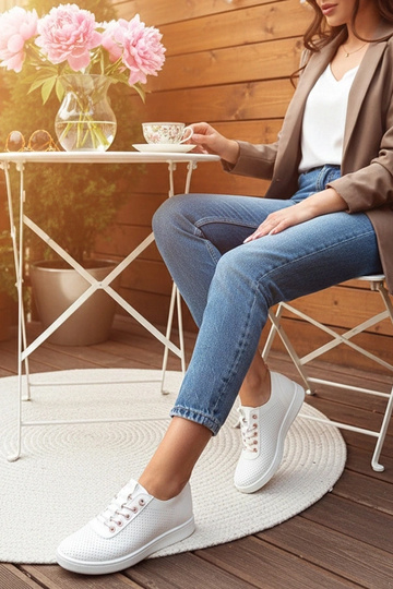 Scarpe sportive bianche perforate Adèle