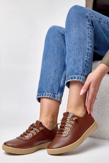 Scarpe sportive marroni perforate Adèle 2