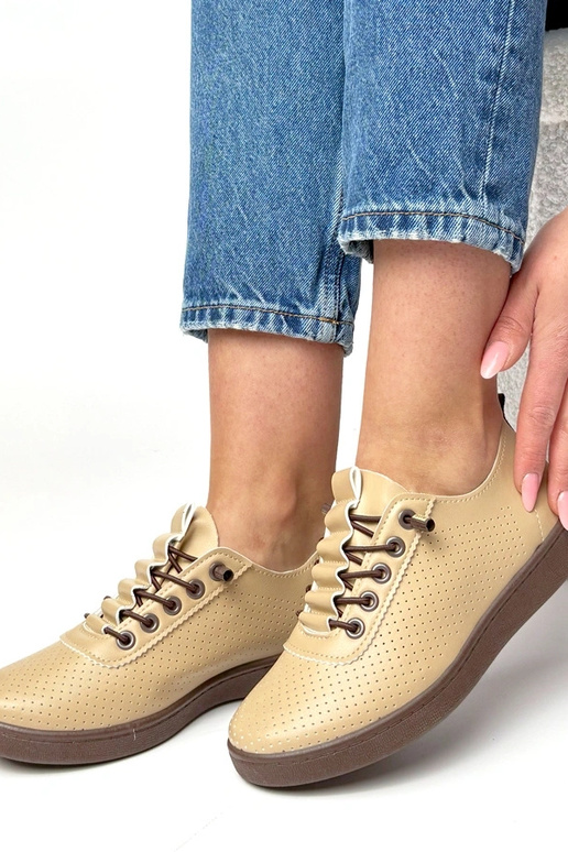 Scarpe sportive perforate color...