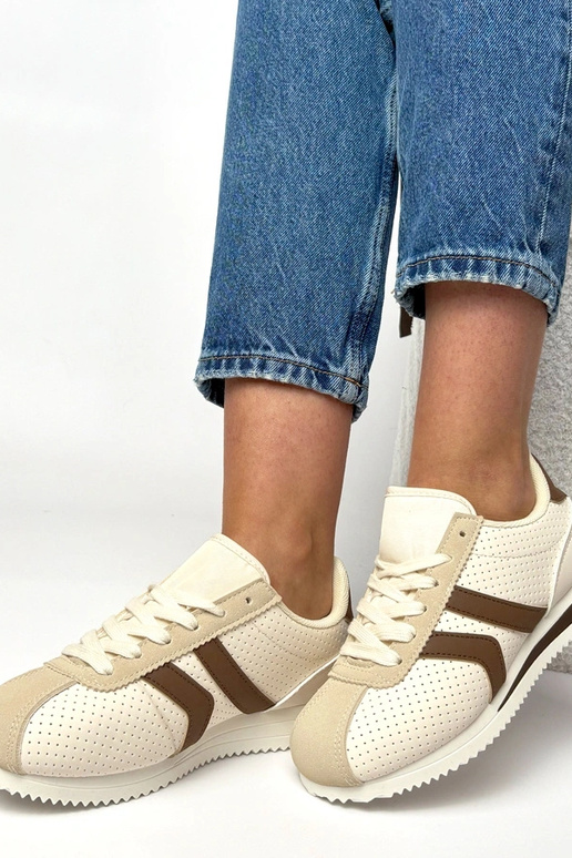 Scarpe sportive color sabbia e...