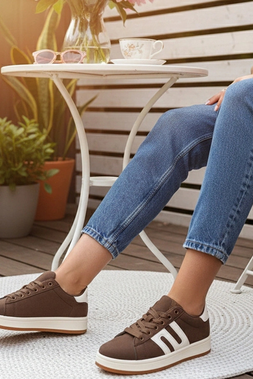 Scarpe sportive quotidiane marroni...