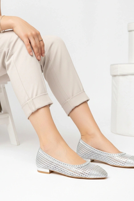 Ballerine argentate traforate con...