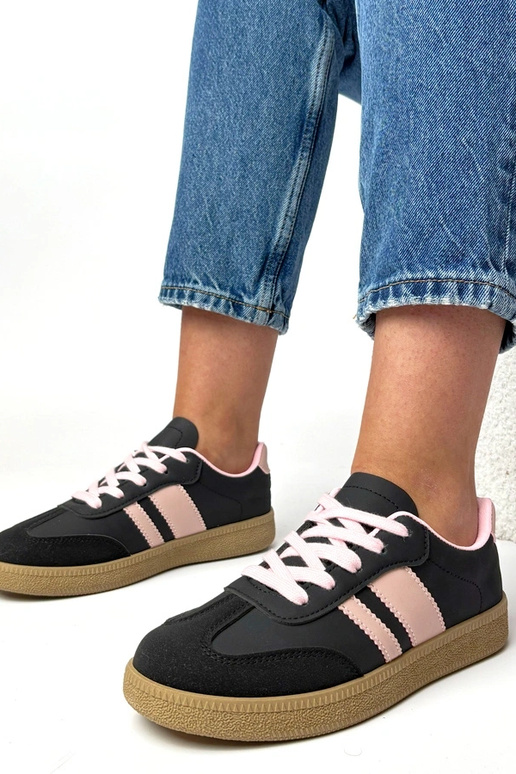 Sneakers nere e rosa da tutti i...