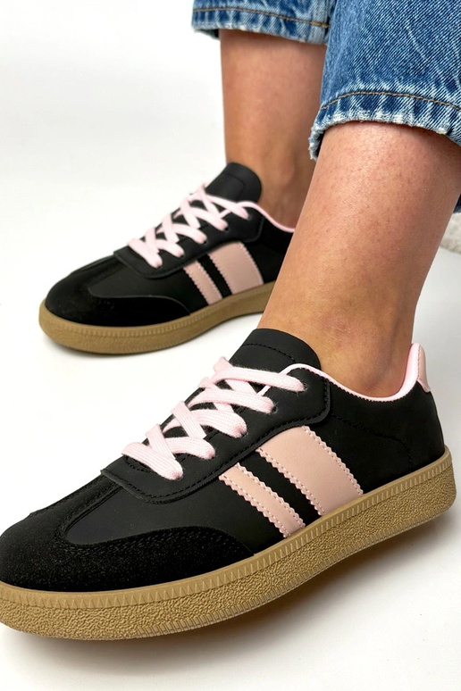 Sneakers nere e rosa da tutti i...