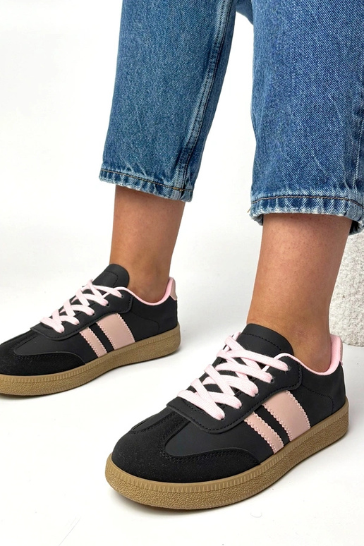 Sneakers nere e rosa da tutti i...