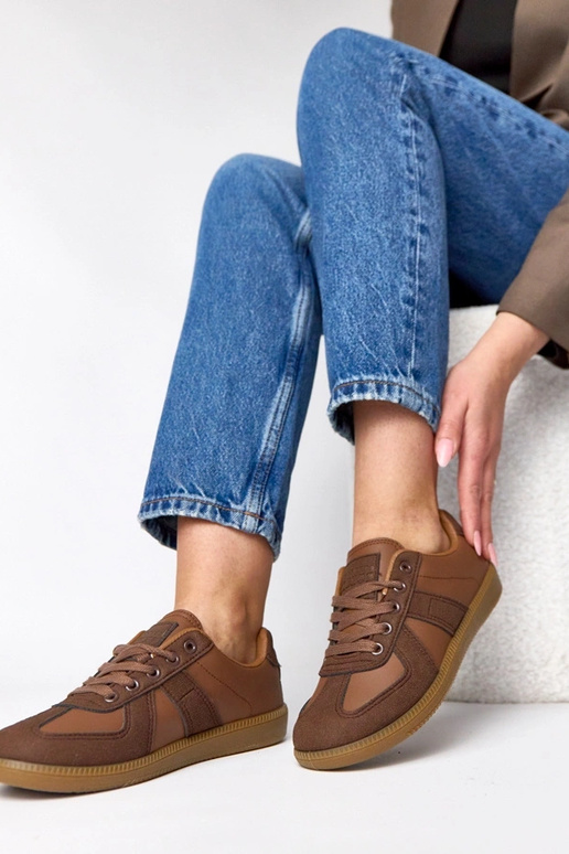 Sneakers marroni con piattaforma...