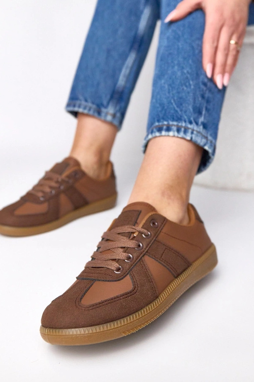 Sneakers marroni con piattaforma...