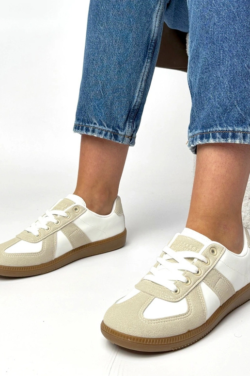 Sneakers bianche e color sabbia con...