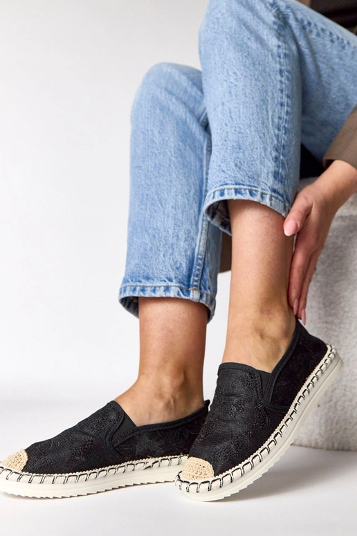 Espadrillas nere decorate con...