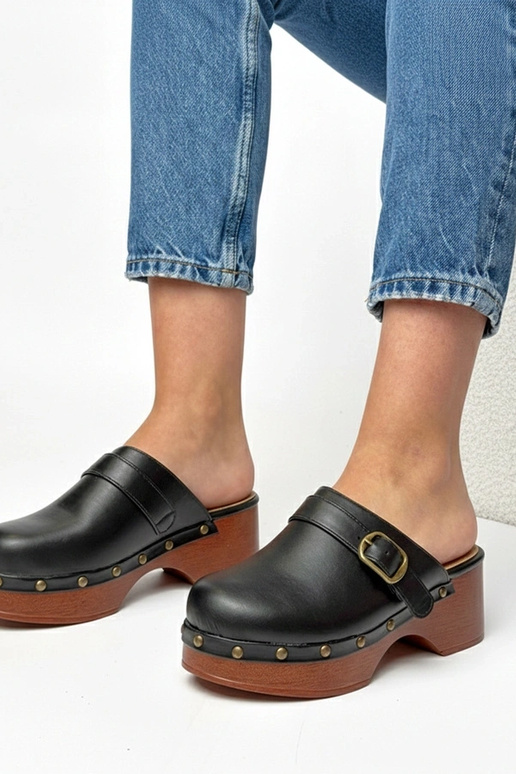 Ciabatte clogs nere con tacco alto...