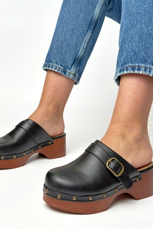 Ciabatte clogs nere con tacco alto...