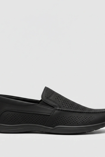 Mocassini perforati da uomo... 2