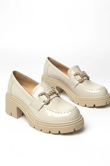 Mocassini laccati crema con... 2