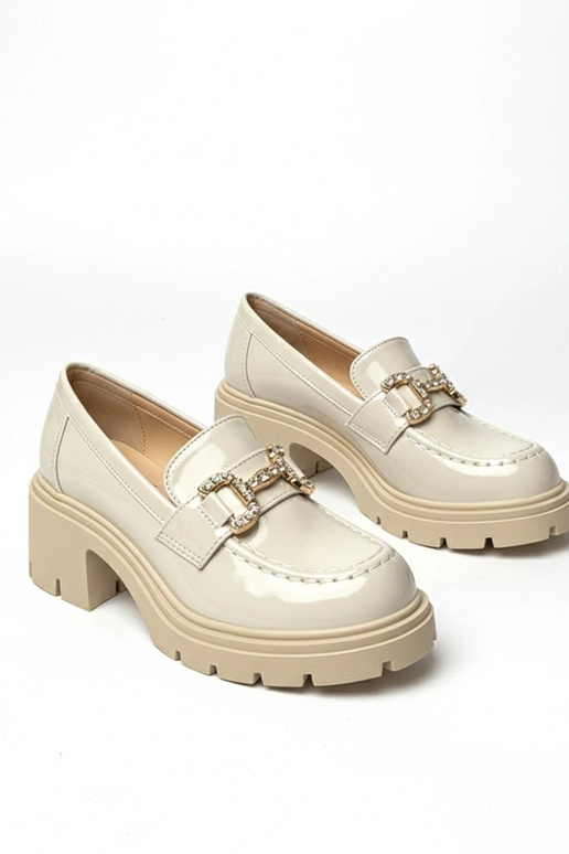 Mocassini laccati crema con tacco e...