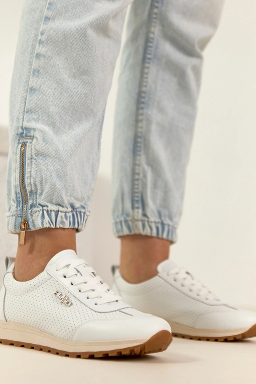 Scarpe sportive in pelle bianche...