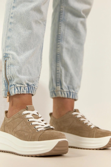 Scarpe sportive in pelle color sabbia a piattaforma Filippo