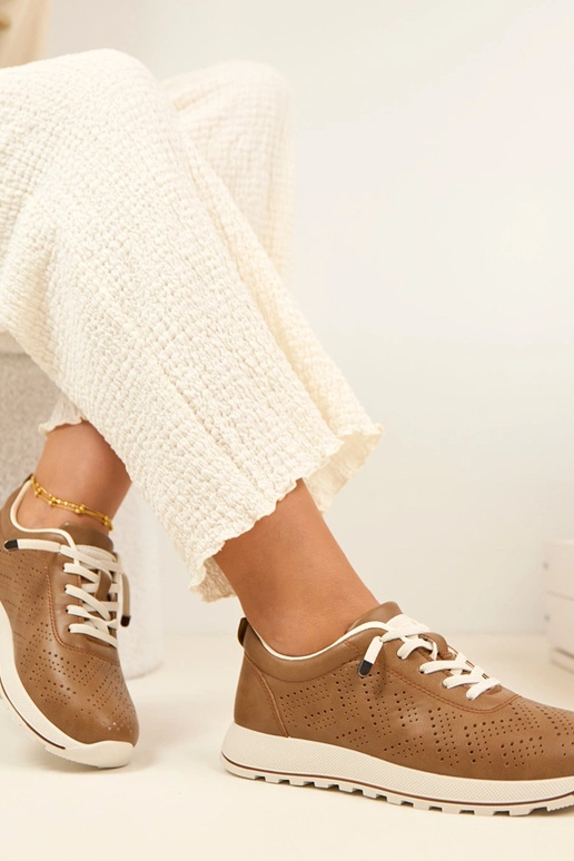 Scarpe sportive a rete marroni chiare...