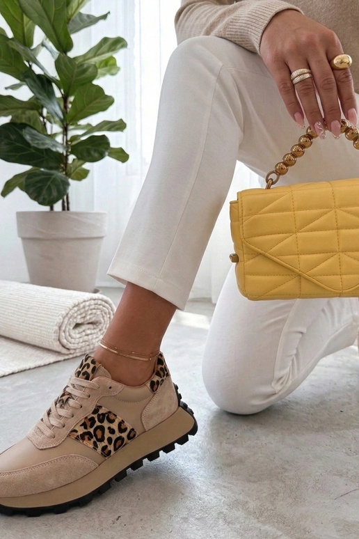 Scarpe in pelle beige con piattaforma...