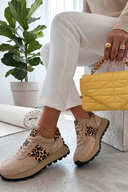 Scarpe in pelle beige con piattaforma...