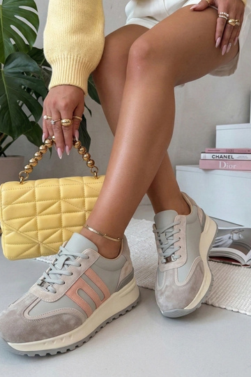 Scarpe in pelle grigie con...