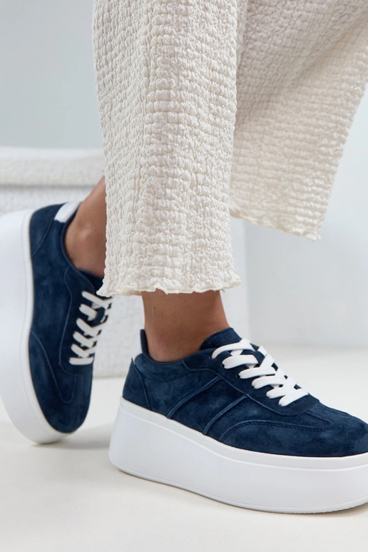 Scarpe in pelle blu scuro con...