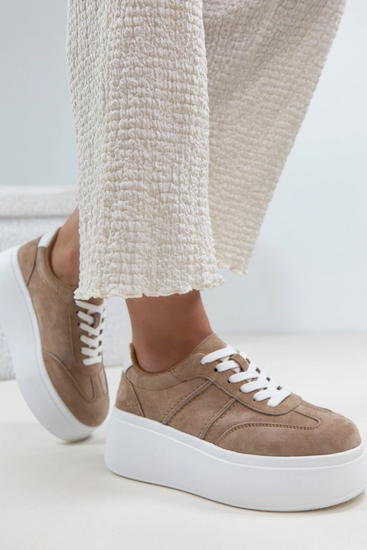 Scarpe in pelle beige con piattaforma...