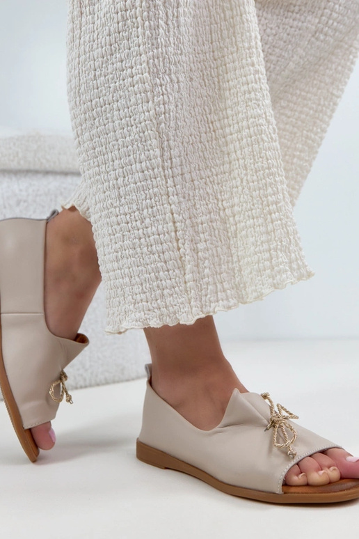 Ballerine in pelle beige con punta...