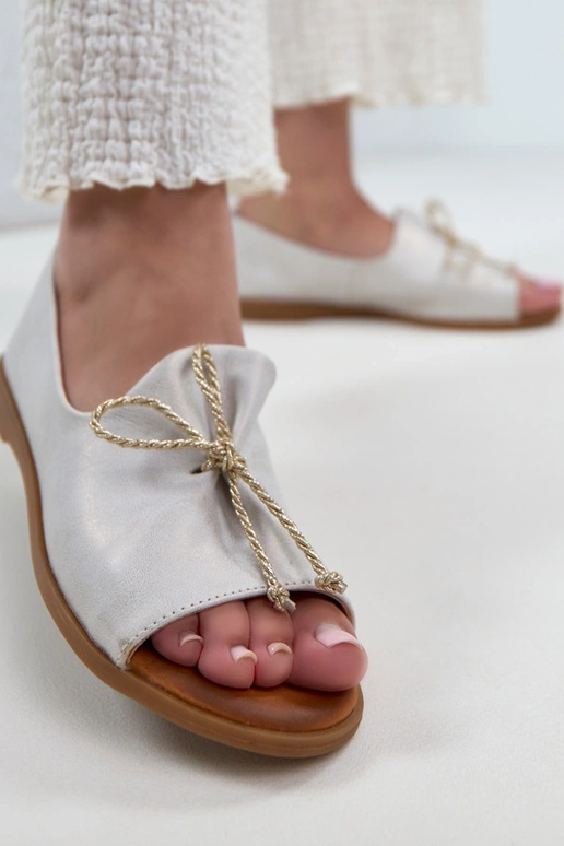 Ballerine in pelle grigie con punta...