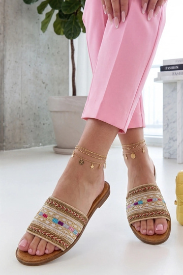 Ciabatte color sabbia... 2