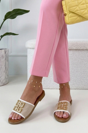 Ciabatte bianche decorate... 2