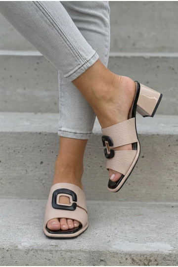 Infradito da donna con intagli e fibbie con tacco Vinceza 62284 color sabbia 2